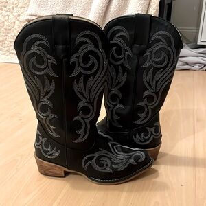 Women’s black cowgirl boots